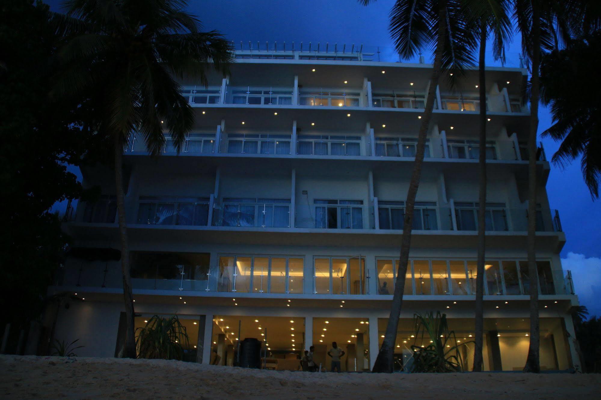 サユラ ビーチ ホテル ウナワトゥナ エクステリア 写真